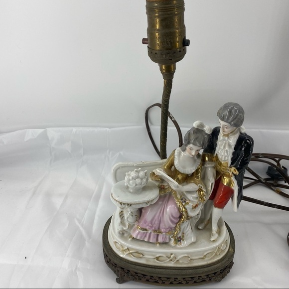 Vintage George & Martha Washington Lamps - Picture 2 of 13
